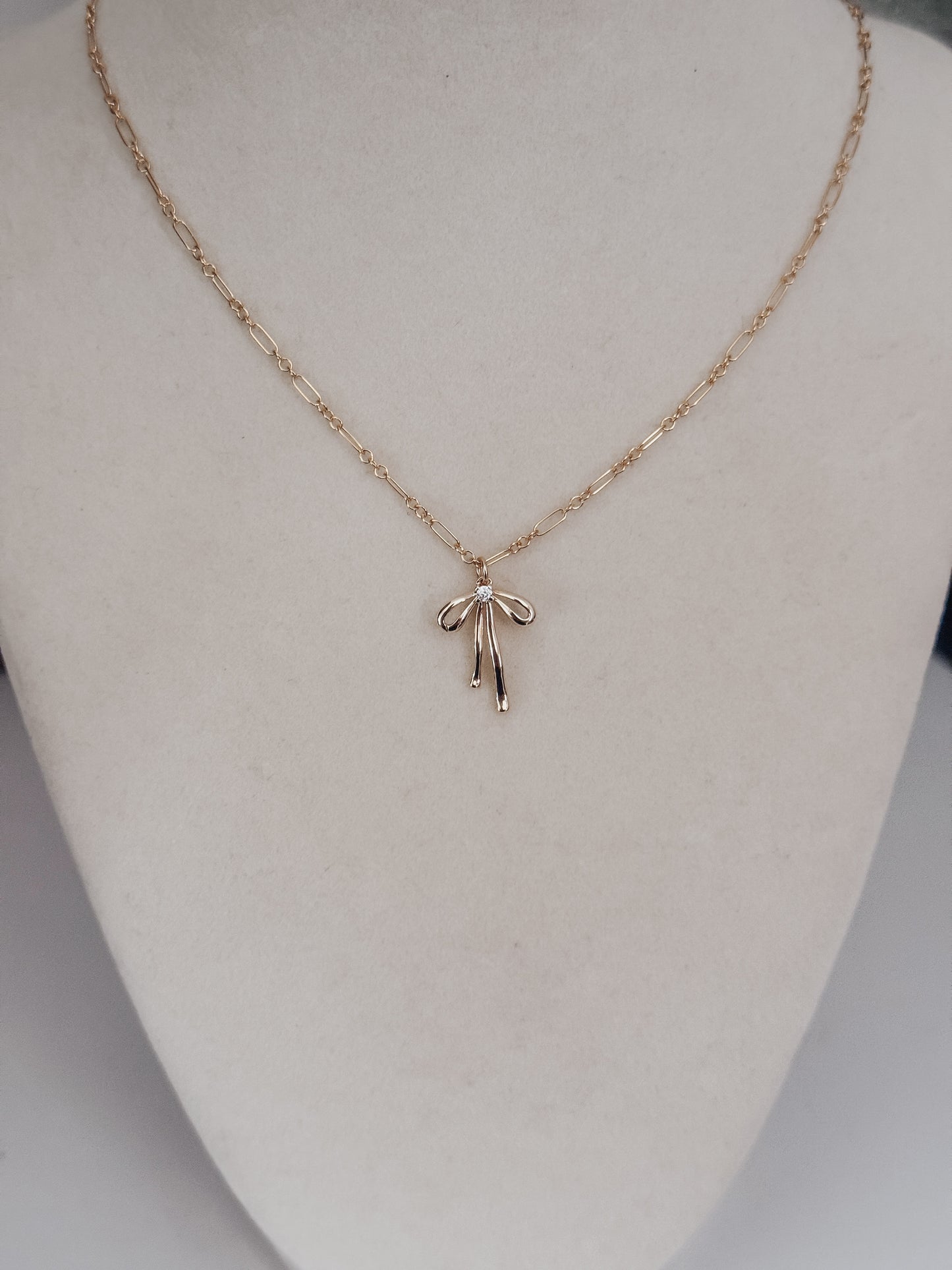 Bow Necklace